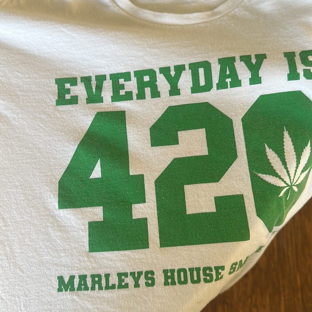 Everyday is 420 Marleys House Smoke Shop Shirt Large Tee Great Condition